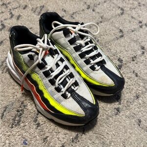 Stylish Nike Air Max Sneakers in Black, White, and Yellow size 4